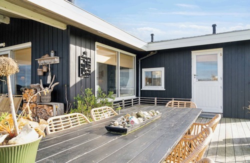 Skastrup Strand House | North Funen summer house with a view