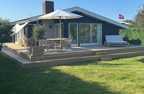 Skastrup Strand House | North Funen summer idyll by the water