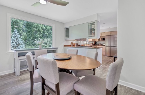 North Hills House | North Hills Home 4 BR/2 BA with attached studio