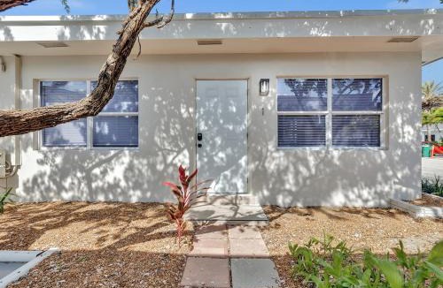 North Beach Apartment | North Hollywood Beach 1BR | Walk to Ocean