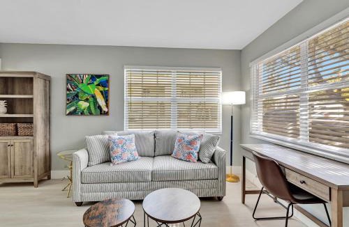 North Beach Apartment | North Hollywood Beach 1BR | Walk to Ocean