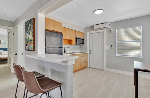 North Beach Apartment | North Hollywood Beach 1BR | Walk to Ocean