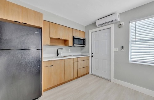 North Beach Apartment | North Hollywood Beach 1BR | Walk to Ocean