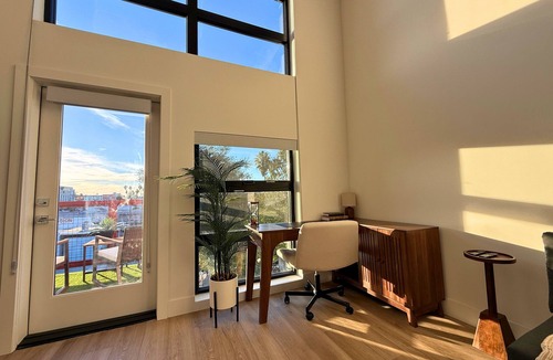 NoHo Arts District Apartment | North Hollywood Loft Rooftop Firepit BBQ Gym Near Universal Studios+Warner Bros
