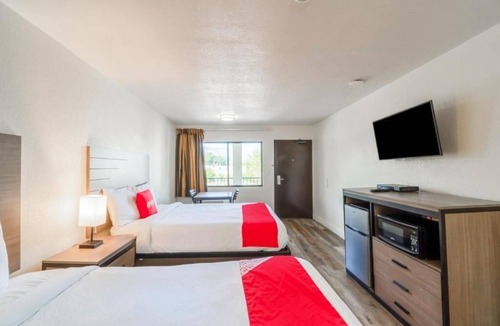 FM 1960 Hotel | North Houston Stay - 2 Affordable Rooms w/Free Parking