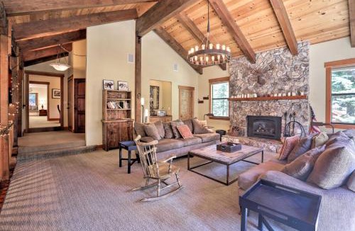 Kingswood Estates House | North Lake Tahoe Cabin: 4 Mi to the Beach!