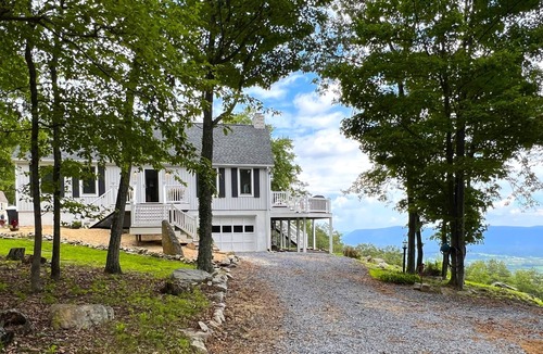 Maurertown Cabin | North Mountain Manor- Gorgeous views and privacy!