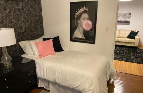 Stratford Bed & Breakfast | North of Avon B&B Suites