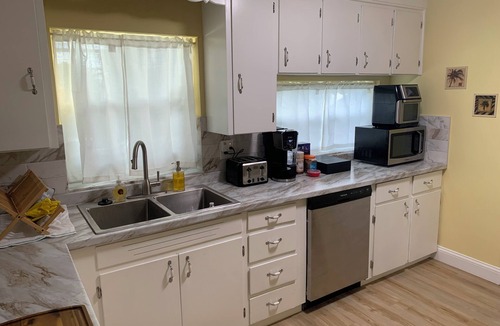 Florida North Atlantic Coast House | NORTH PALM BEACH Tropical Retreat Semi ADA Pet Friendly