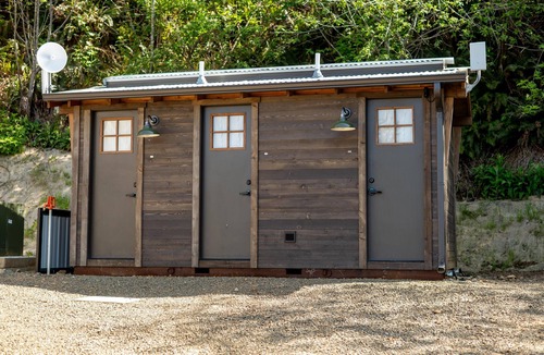 Tierra Del Mar Cabin | North Peak Dome - Sleeps 2 - w/SHARED Luxury Bathhouse Access
