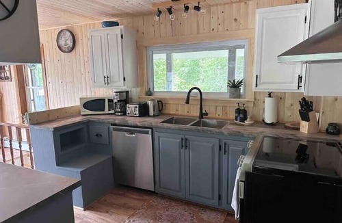 North River Bridge House | North River LodgenBeautiful Century home with 4 bedrooms and 3 bathrooms
