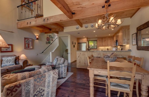 Lake Forest House | North Shore #8 By Tahoe Getaways w/Private Beach, Pool and Pickleball!
