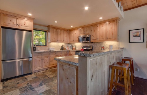 Lake Forest House | North Shore #8 By Tahoe Getaways w/Private Beach, Pool and Pickleball!