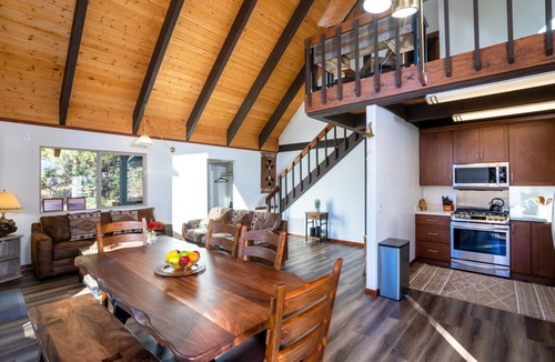 Kings Beach House | North Shore Cabin with Private Hot Tub
