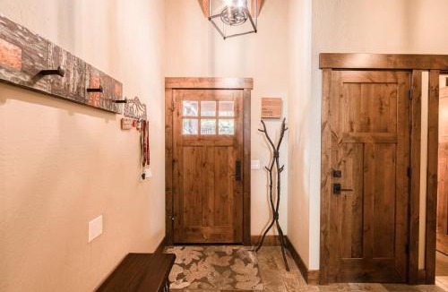 Lake Forest House | North Shore Lakeside Condo 15 by Tahoe Getaways - Walk to Beach with HOA