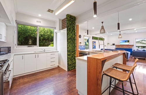 North Geelong House | North Shore Oasis, spacious nest