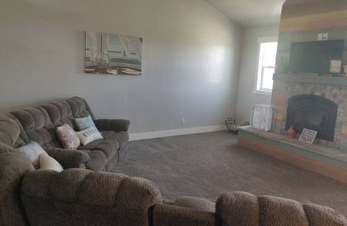 St. Charles House | North Shore Oasis - 5 minutes from the lake!