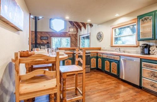 Kingswood Estates House | North Shore - Pinetree Paradise
