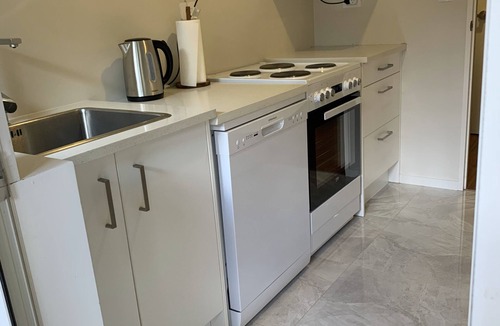 Greenhithe Apartment | North Shore Stylish, Private & Immaculate Haven