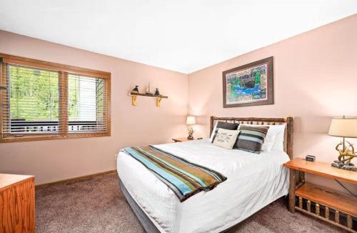 Lutsen House | North Shore Vista Views Ski in Ski out Hot Tub