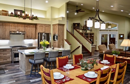 Truckee Cabin | North Star Cabin! 5 Beds - 5 Baths - 5 Stars!