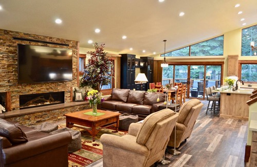 Truckee Cabin | North Star Cabin! 5 Beds - 5 Baths - 5 Stars!