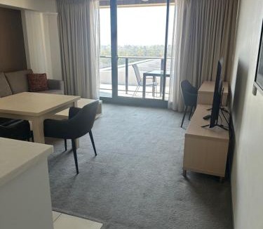 Adelaide Central Business District Hotel | North Terrace Horizons free parking