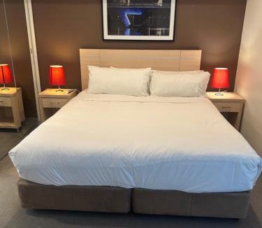 Adelaide Central Business District Hotel | North Terrace Horizons free parking