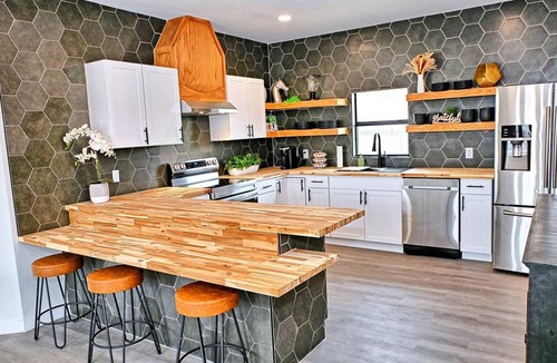 Saint Jo House | North Texas Hill Country Retreat, Stylish & Spacious 4BR Home