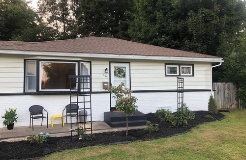 Utica House | North Utica Ranch- Movie Theater- Pets Welcome!