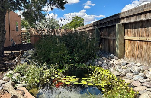 Alamedan Valley House | North Valley Garden Bungalow 2 bed/2bath-quiet yet central