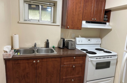 Newtonbrook House | North York Basement Stay – Full Kitchen & 3 Bedrooms