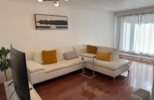 Newtonbrook House | North York Family Home – Bright & Welcoming Space
