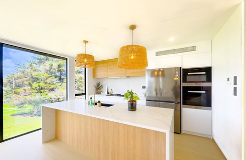 Northcote House | Northcote Point with Cityscape View.