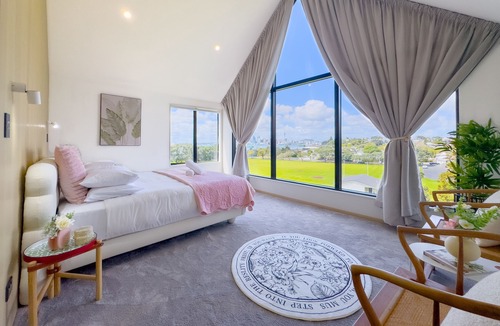 Northcote House | Northcote Point with Cityscape View.