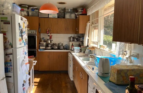 Mona Vale House | Northern Beaches home with large pool & backyard