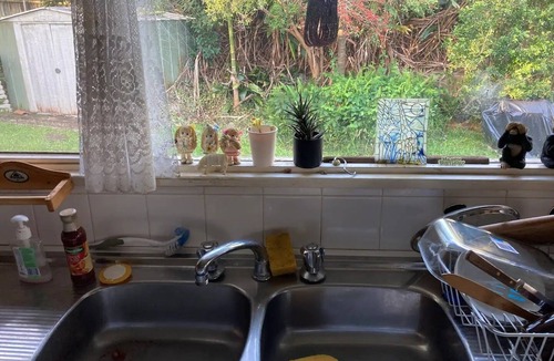 Mona Vale House | Northern Beaches home with large pool & backyard