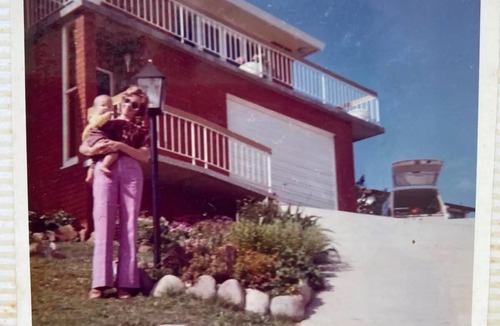 Mona Vale House | Northern Beaches home with large pool & backyard