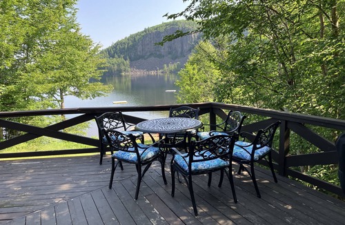 Iron Bridge Cottage | Northern Haven on a Crystal-Clear Lake. Ideal for family-style gatherings