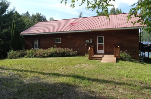 Iron Bridge Cottage | Northern Haven on a Crystal-Clear Lake. Ideal for family-style vacations