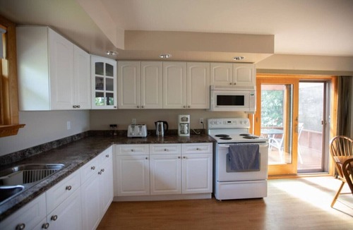 Nipissing House | Northern Hideaway - 3 bedroom 4 season Home