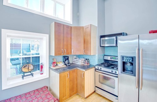 Northern Liberties House | Northern Liberties Epic Retreat-Huge Yard/Fire Pit