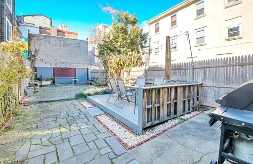 Northern Liberties House | Northern Liberties Epic Retreat-Huge Yard/Fire Pit