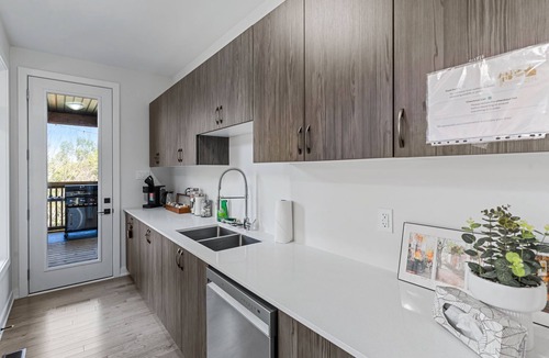 Dwight House | Northern Light Retreat with HotTub,Sauna,GamesRoom