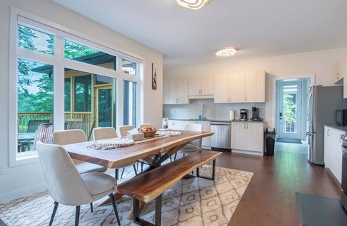 Lake of Bays Cottage | Northern Lights Chalet