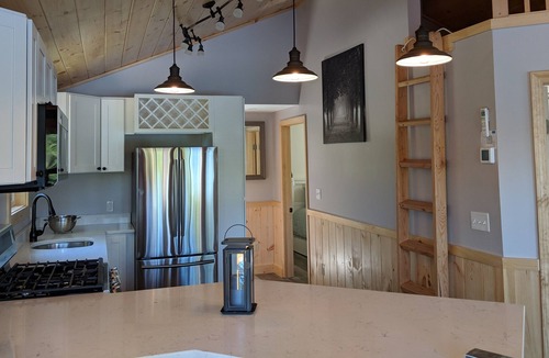 Wolfeboro Cabin | Northern Lights on Goodwin's Basin