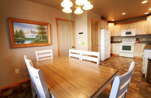 Rapid City House | Northern Lights Retreat | Quiet & Convenient