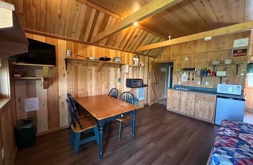 Fort Kent Cabin | Northern Maine Cabin - Trails - WiFi - AC