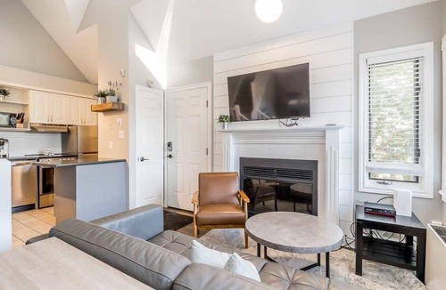 Craigleith Apartment | Northern Tranquility | Hot Tub & Shuttle