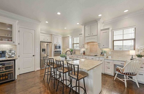 College Station House | Northgate Nest Cozy & Convenient 2BR 3BA Office Steps from A&M